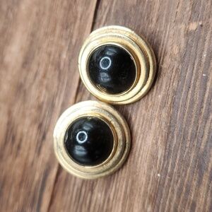 E804 monet clip on vintage collectible‎ earrings